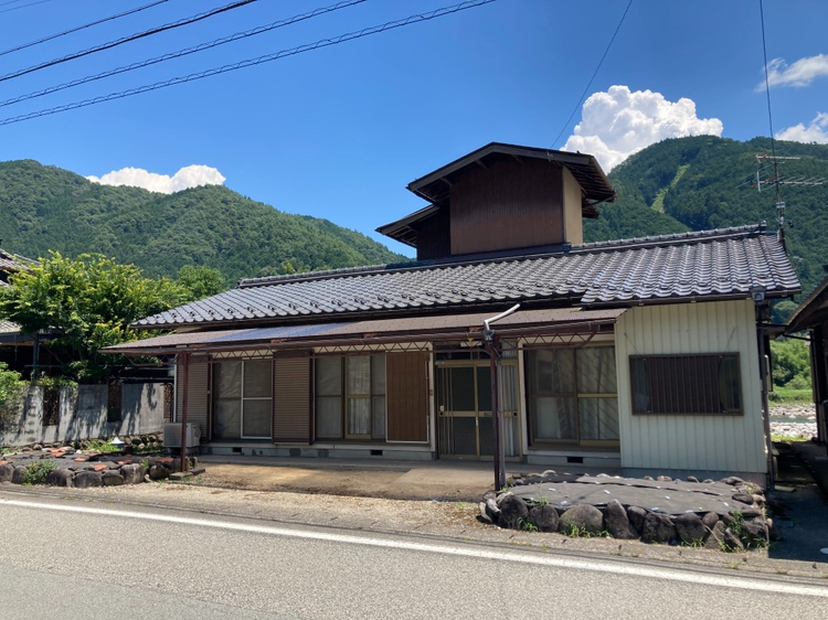 下呂市萩原町野上1030-1